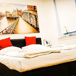 Reeperbahn Apartment