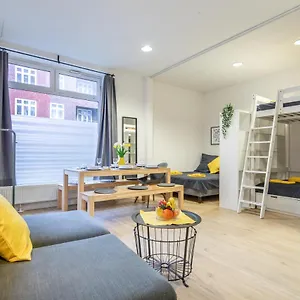 Studio Loft With Walk-in Rain-shower Apartment