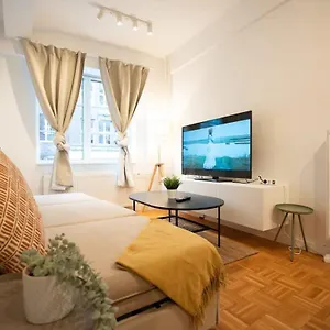 Living In Center Apartment